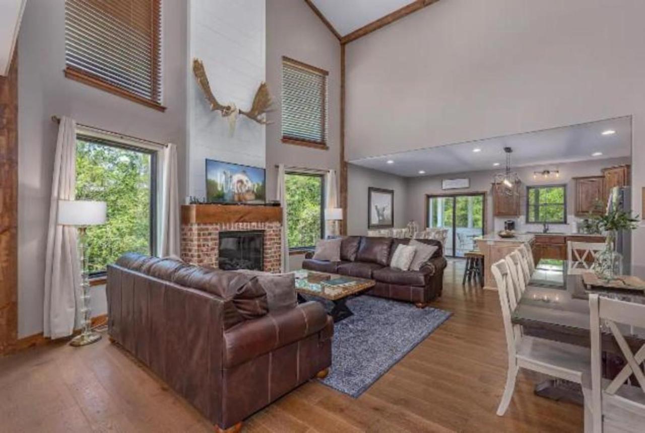 Premier Retreat With Hot Tub, Theater & Pool Table Villa Hollister Eksteriør billede