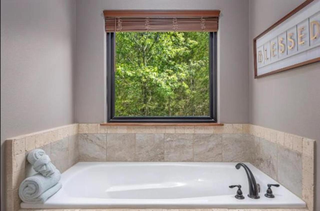 Premier Retreat With Hot Tub, Theater & Pool Table Villa Hollister Eksteriør billede